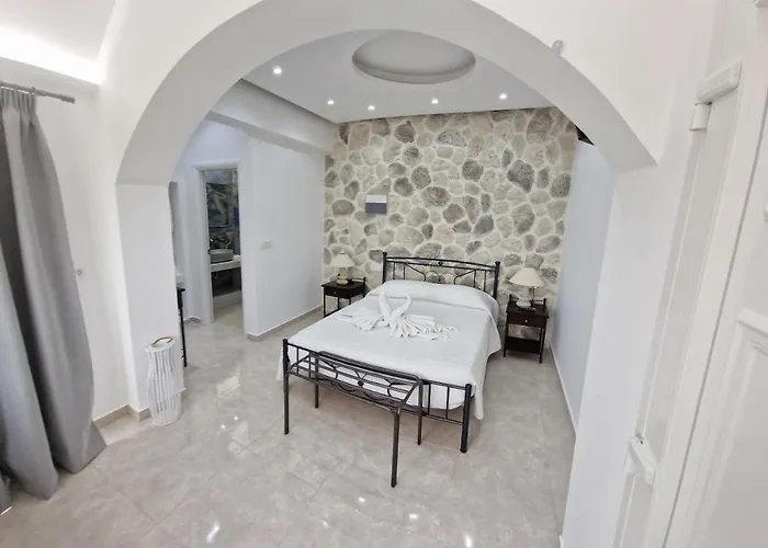 Ξενοδοχείο με διαμερίσματα Stavros 3*