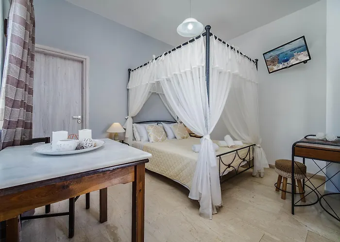 Stavros Aparthotel 3*